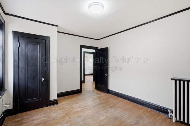 Building Photo - 5055 Lindenwood Ave