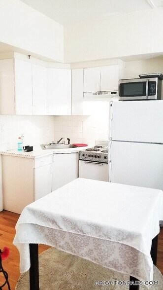 Building Photo - 511 Beacon St