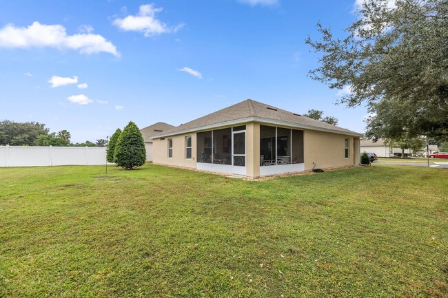 Building Photo - Beutiful Home in gated community