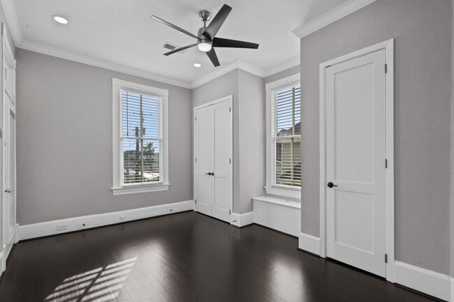 Building Photo - 313 14th St