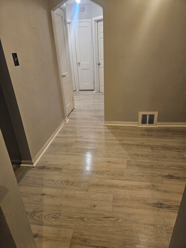 Building Photo - 3 Bedroom 1 Bath Ranch