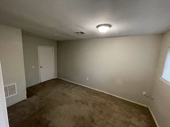 Building Photo - 1807 Comanche St