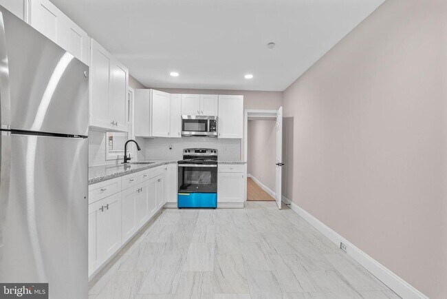 Building Photo - 4956 Baynton St