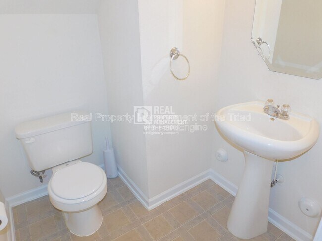 Building Photo - 1017 Hawick Dr