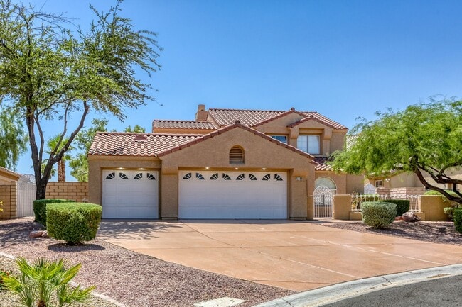 Building Photo - POOL HOME WITH LUSCIOUS GOLF COURSE & MAJE...