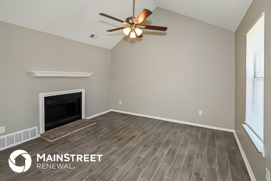 Building Photo - 4568 Summer Creek N