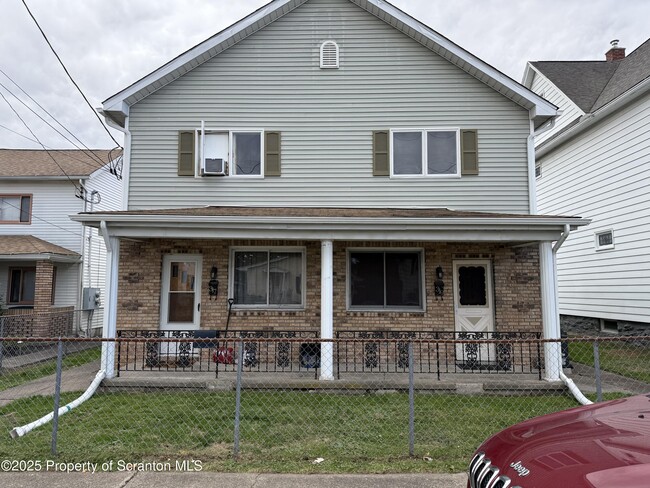 Primary Photo - 319 Green St