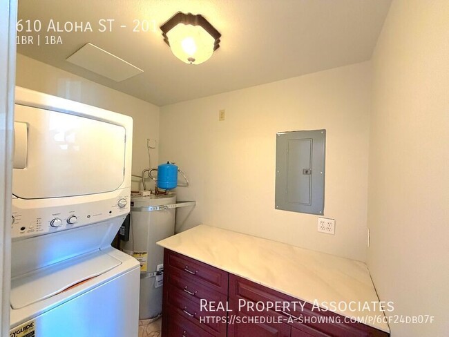 Building Photo - 610 Aloha St
