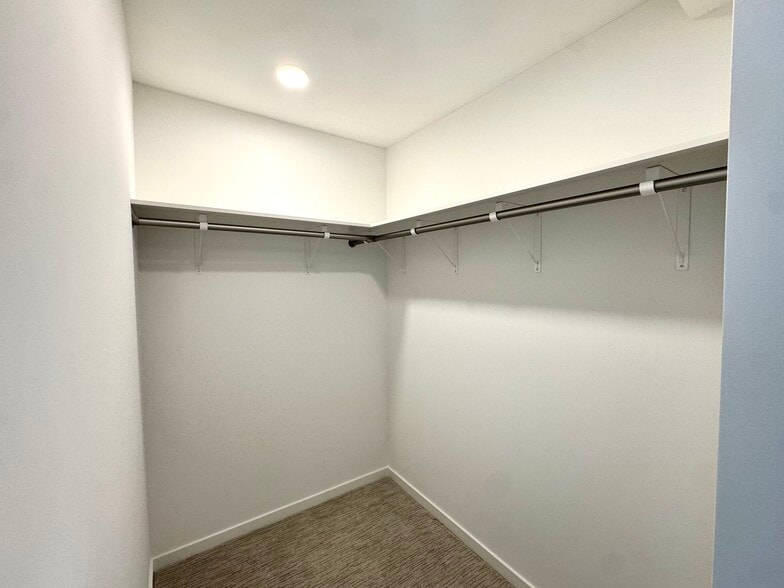 Building Photo - 1515 Liona St