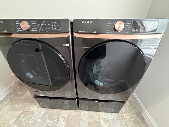 Building Photo - 156 Far Meadow Dr