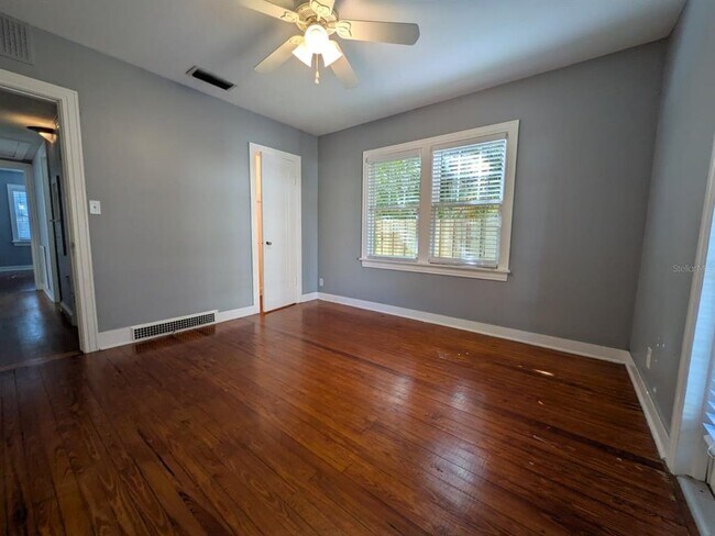 Building Photo - 145 29th Ave N