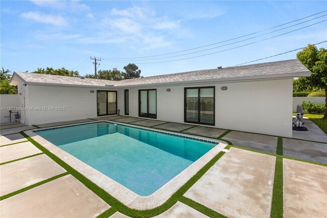 Building Photo - 6010 SW 108th Pl
