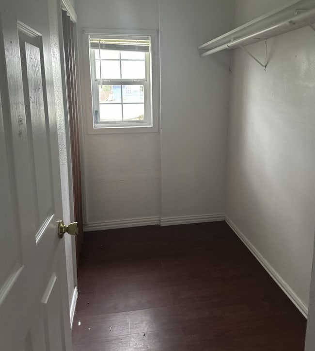 Building Photo - 1410 Burke Dr