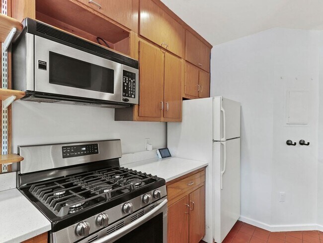 Building Photo - 336 Harvard St