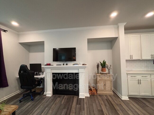 Building Photo - 203 Gremar Dr.