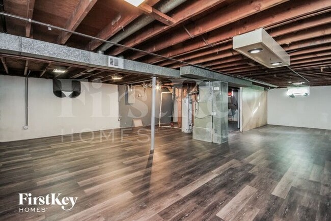 Building Photo - 15439 Elm St