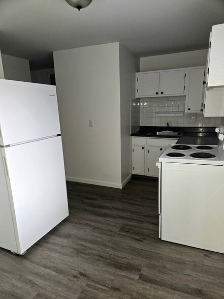 Building Photo - 4248 Lasata Dr