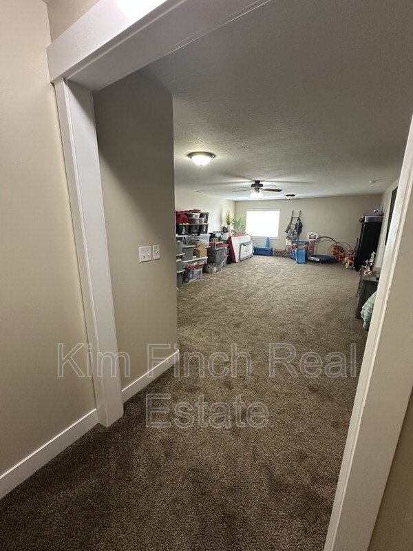Building Photo - 201 Red Pine Dr