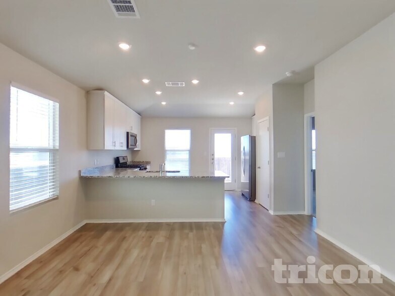 Building Photo - 5205 Sidesaddle Dr