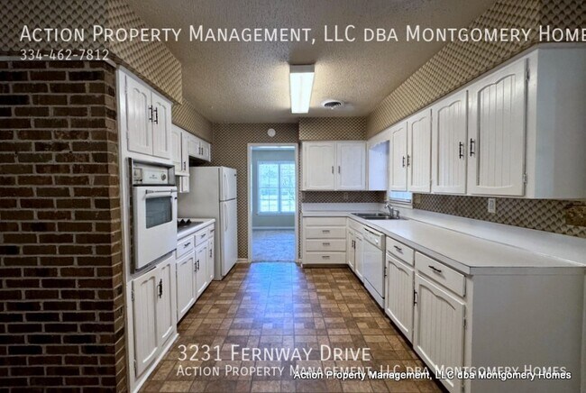 Building Photo - 3231 Fernway Dr