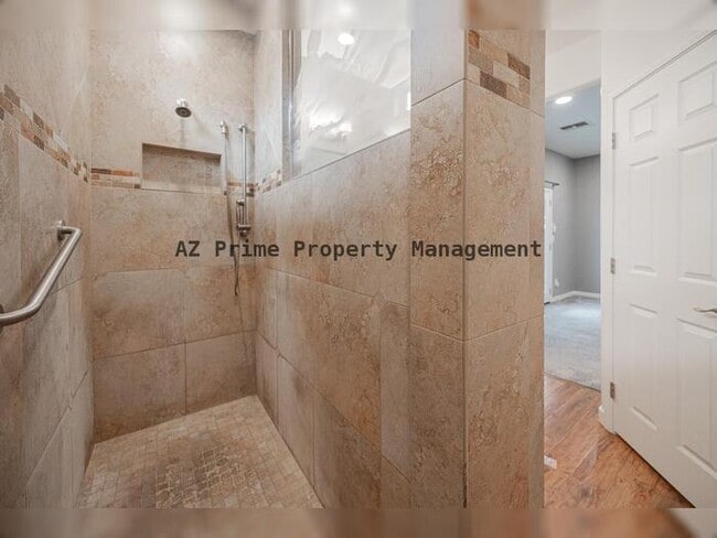 Building Photo - 7111 S 21st Dr