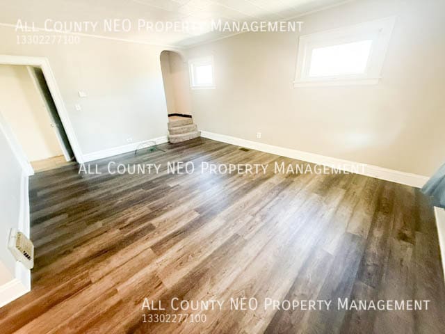 Building Photo - 9474 Roxbury Rd