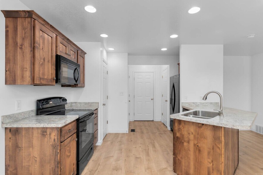 Building Photo - 246 S 1800 E