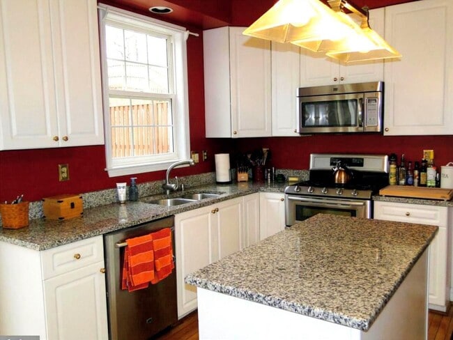 Building Photo - 2009 Willow Glen Ct