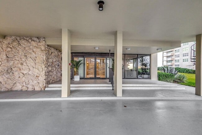 Building Photo - 5460 N Ocean Dr