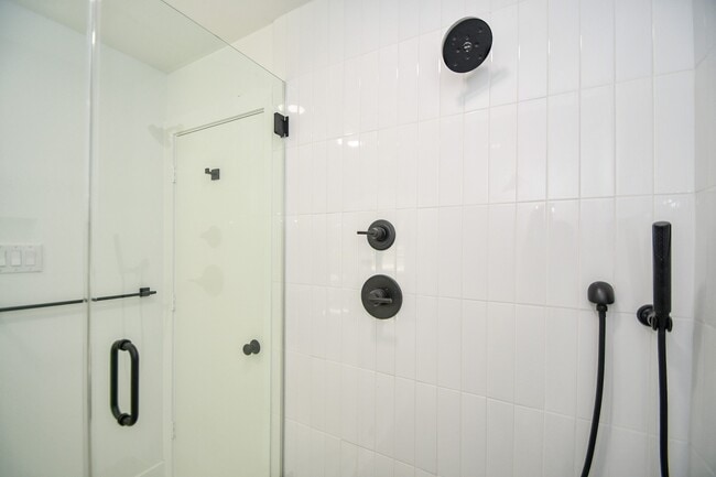 Building Photo - 6914 Evergreen St