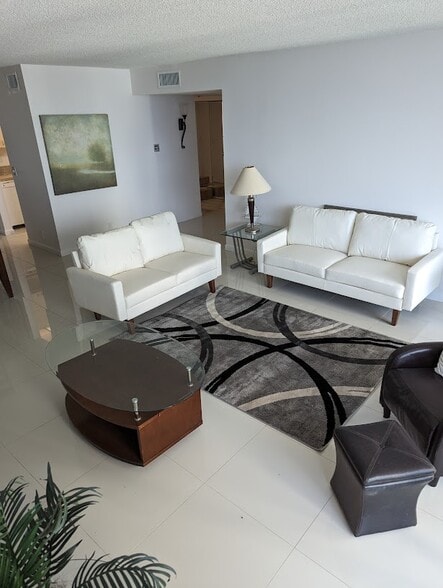 Building Photo - 5440 N Ocean Dr