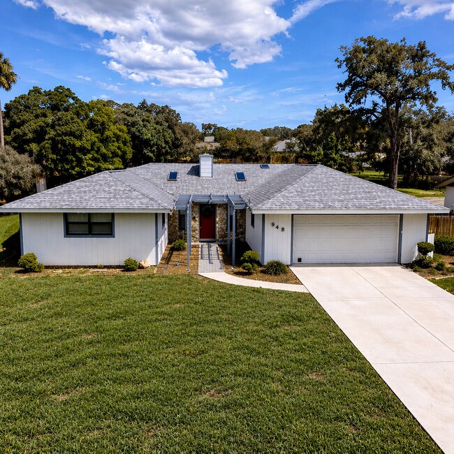 Building Photo - 945 Bramble Bush Cir W