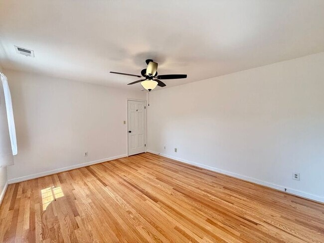 Building Photo - 5017 Sandlewood Dr