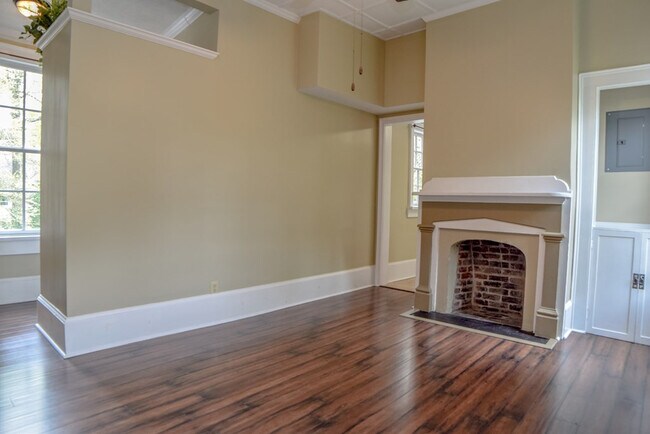 Building Photo - 105 Florence St NW