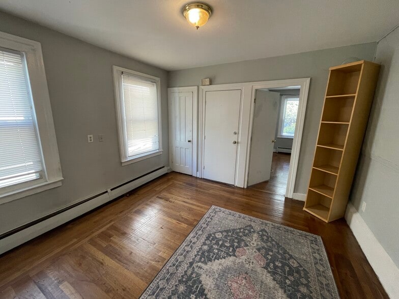 Building Photo - 35 William St