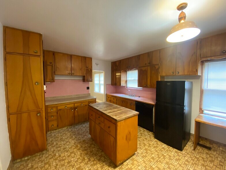 Building Photo - 22 E Woodrow Pl