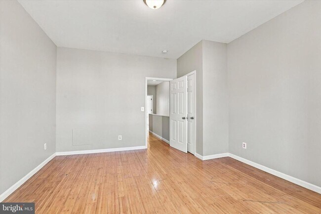 Building Photo - 1551 N Allison St