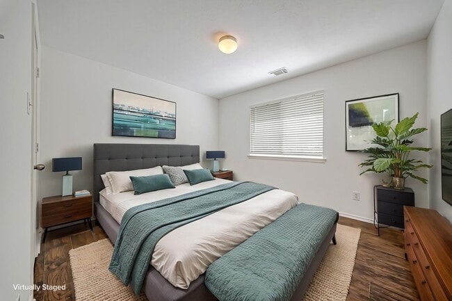 Building Photo - 33127 Cottonwood Bend