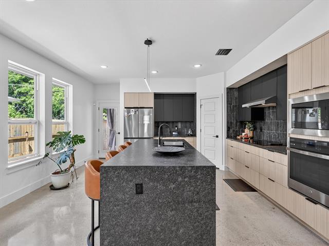 Building Photo - 1941 Glenmore Ave