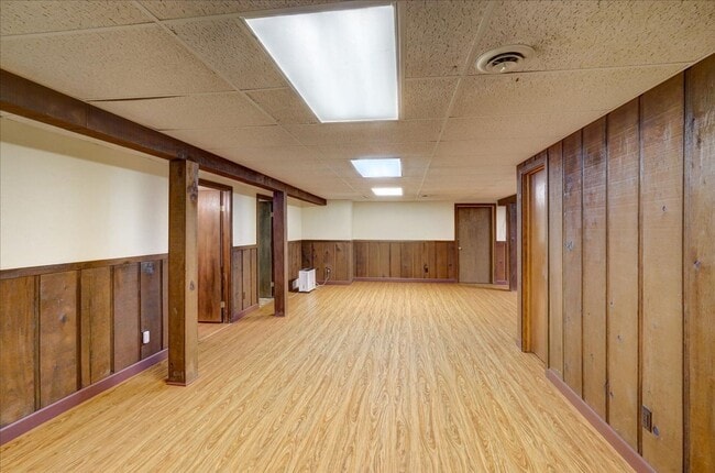 Building Photo - Parkwood Hills – Spacious 4 Bedroom, 3 Bat...