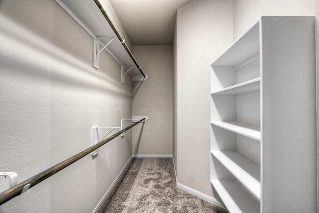 Building Photo - Laurel Glen - 20814 Bradley Gardens Dr, Sp...