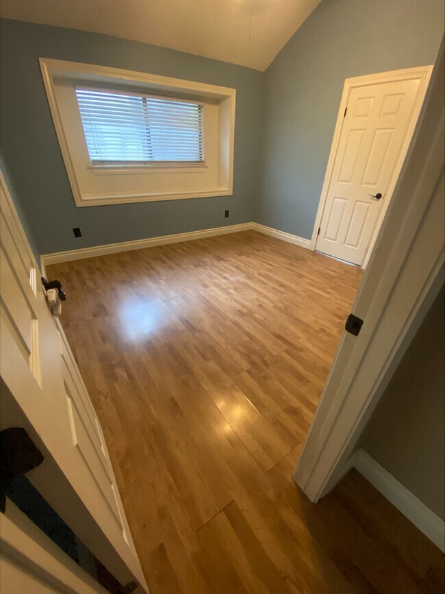 Building Photo - 702 Spring Hollow Dr