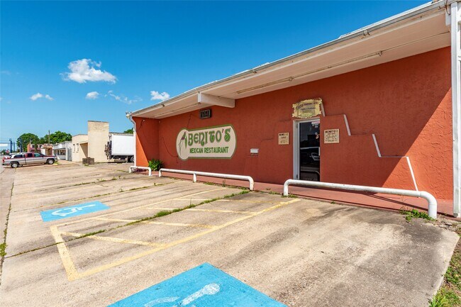 Building Photo - 1309 1st St
