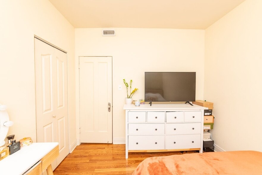 Building Photo - 3415 N Elaine Pl