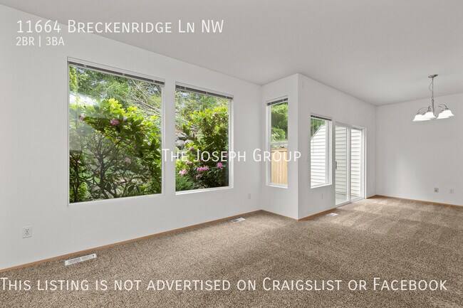 Building Photo - Centrally located 2 bed/2.5 bath in Silver...