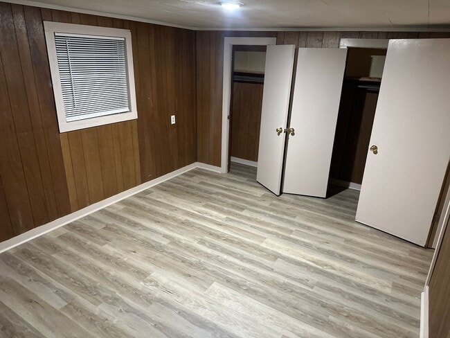 Building Photo - Available Now! 3-Bed, 1-Bath Central Springdale Home with Fenced-In Yard