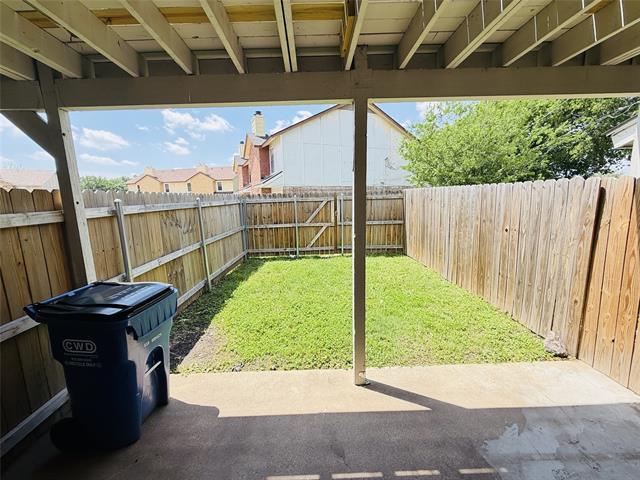 Building Photo - 221 Meadow Ct
