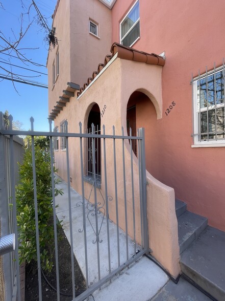 Primary Photo - 1208 S St Andrews Pl