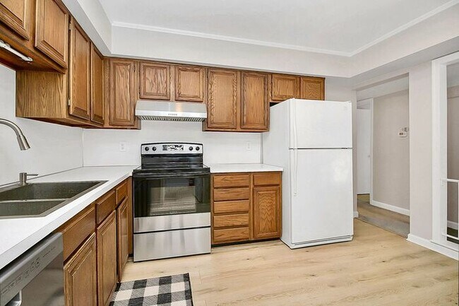 Building Photo - Spacious 2BR/2BA Condo in Prime South Charlotte Location!