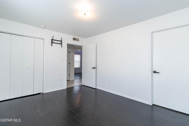 Building Photo - 716 Nazareno St